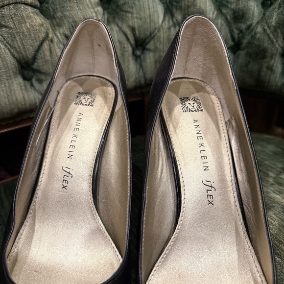 Anne Klein iFlex Pumps, with Leopard Print Heels (10) - Picture 3 of 9